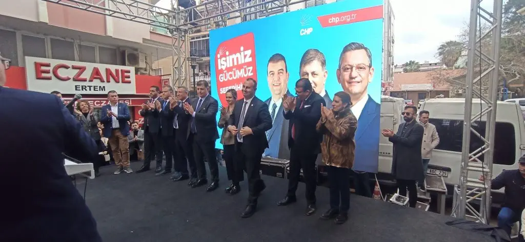 Seferihisar’da Cemil Tugay rüzgarı! CHP seçim ofisi açıldı