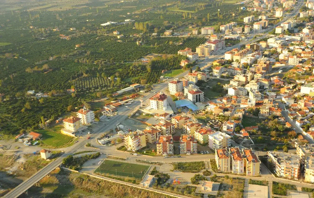 Seferihisar’da çirkin yapılaşmaya inşaat ruhsatı ve oturma izni yok!