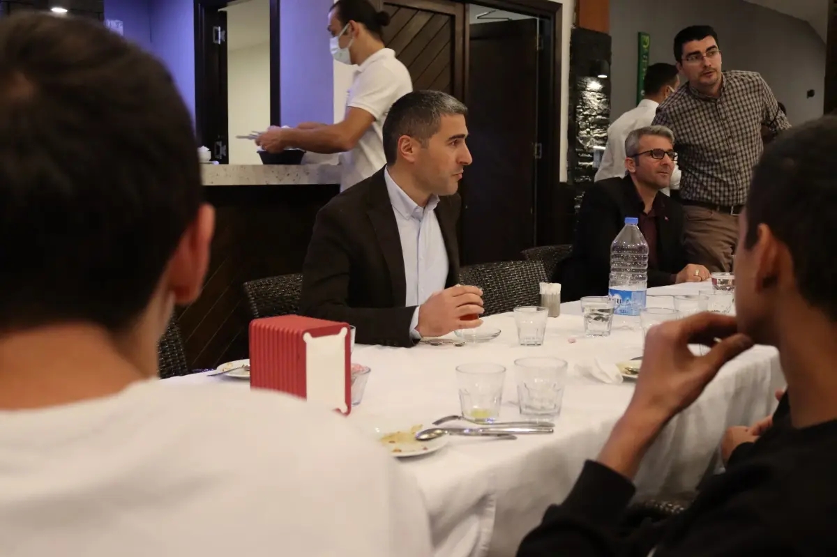Seferihisar’da çocuklar için yemek düzenlendi