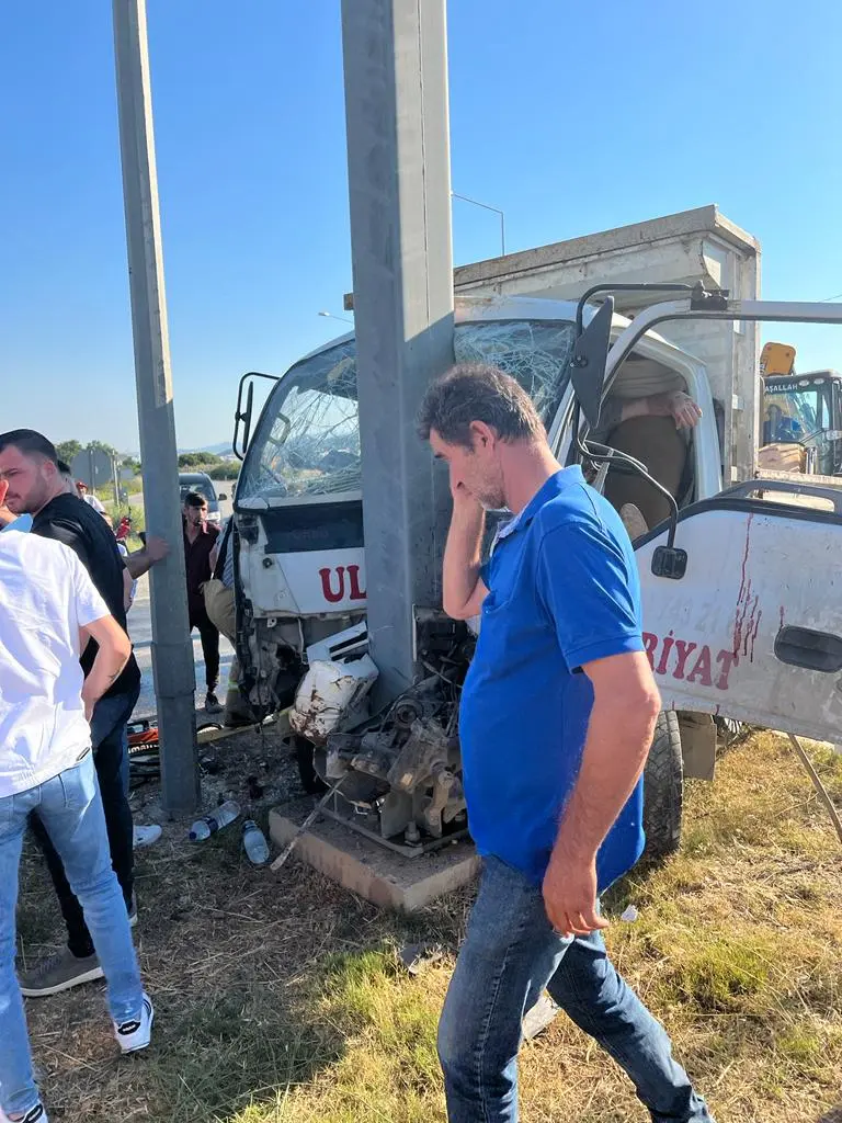 Seferihisar’da korkutan kaza! 3 kişi yaralandı