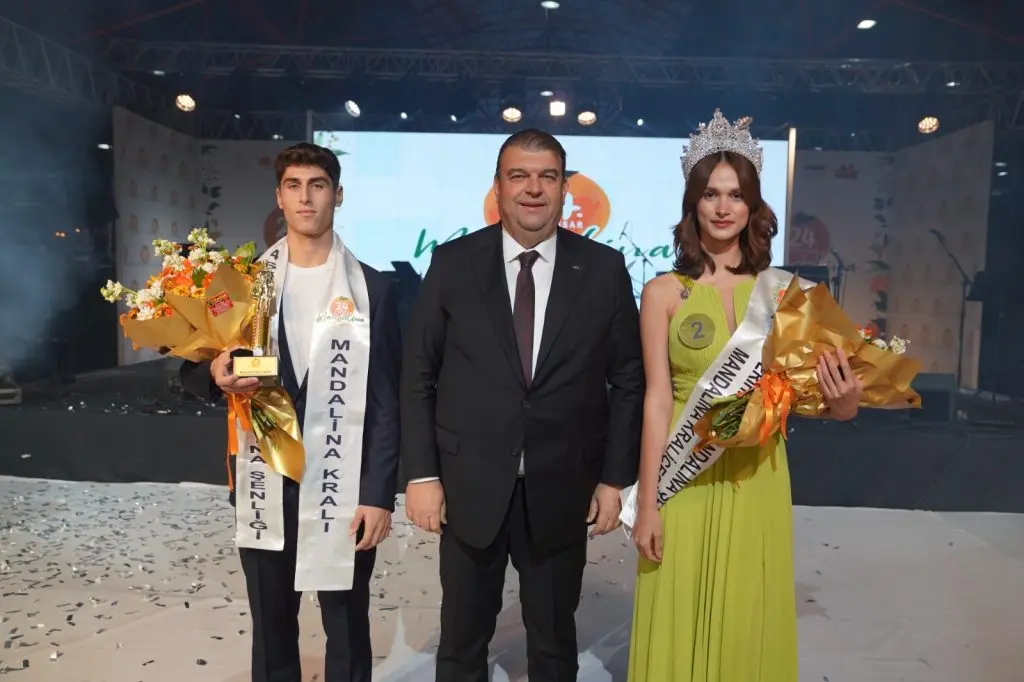 Seferihisar’da Mandalina Şenliği: Turuncunun büyüsü bir kez daha sardı!
