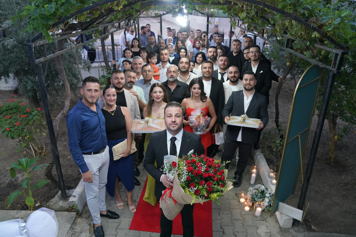 Seferihisar’da mutlu gün: Azat Aktaş nişanlandı