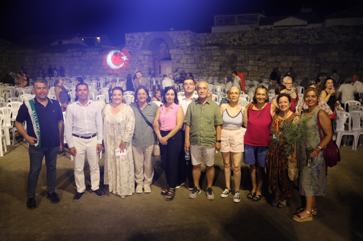Seferihisar'da sanat ve dayanışma "Yıldızların Altında” buluştu