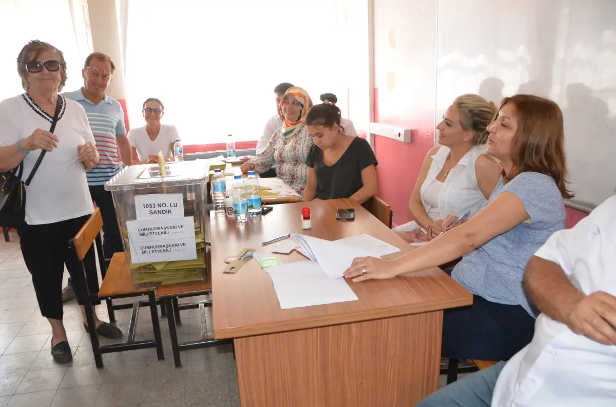 Seferihisar’da seçime yoğun katılım