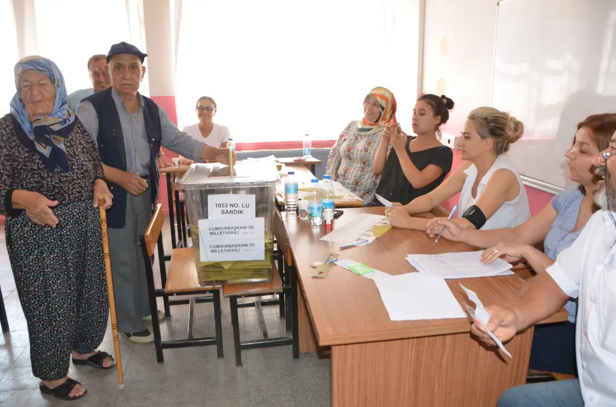 Seferihisar’da seçime yoğun katılım