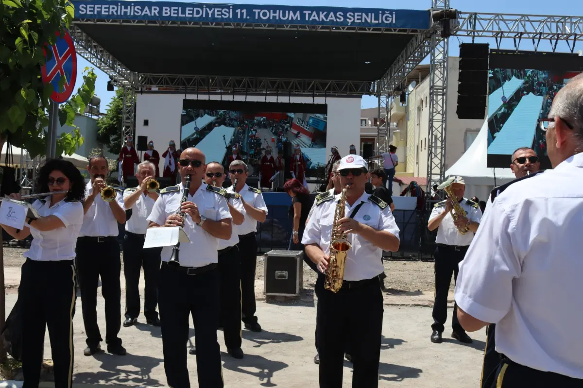 Seferihisar’da tohum takas şenliğine büyük ilgi