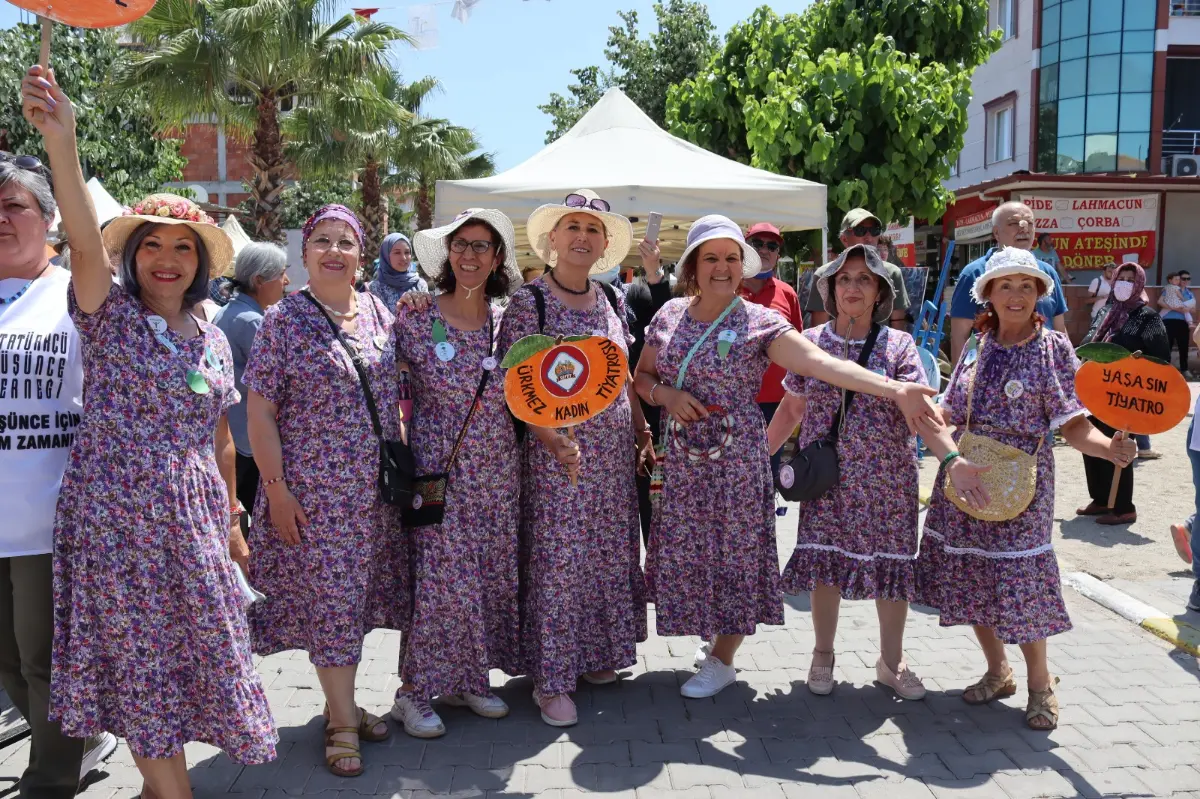 Seferihisar’da tohum takas şenliğine büyük ilgi