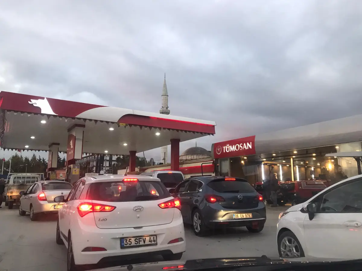 Seferihisar’da zam kuyruğu