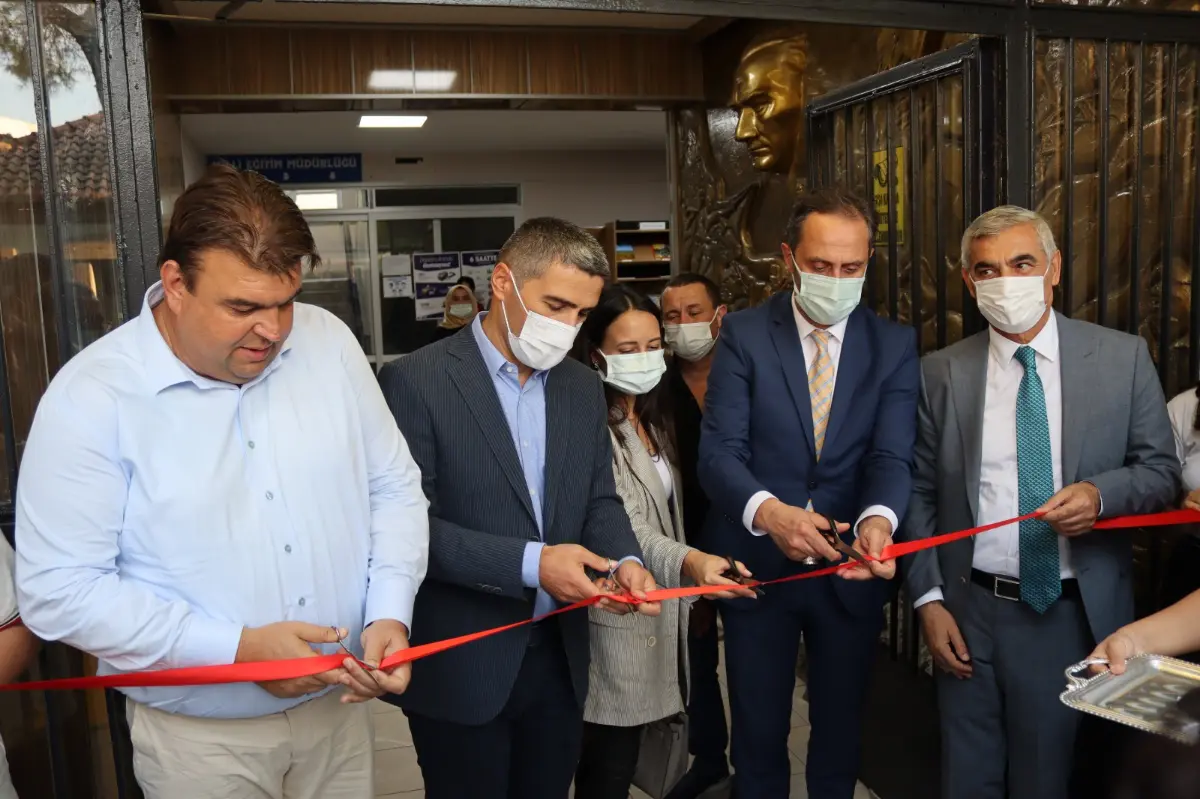 Seferihisar’ın ilk kütüphanesi açıldı