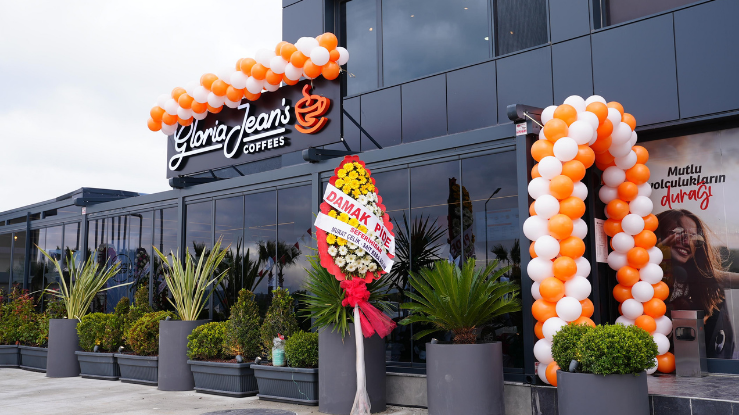 Seferihisar’ın yeni kahvecisi: Gloria Jean’s Coffees açıldı