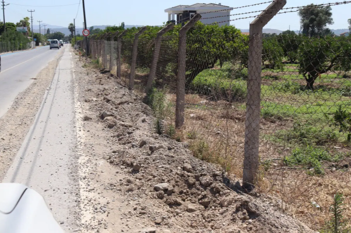 Sığacık yolu çözüm bekliyor