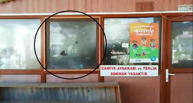 Sığacık’ta camiye çirkin saldırı