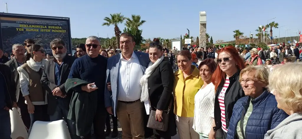 Sığacık’taki açılışta Başkan Yetişkin’den Akarca’ya müjde