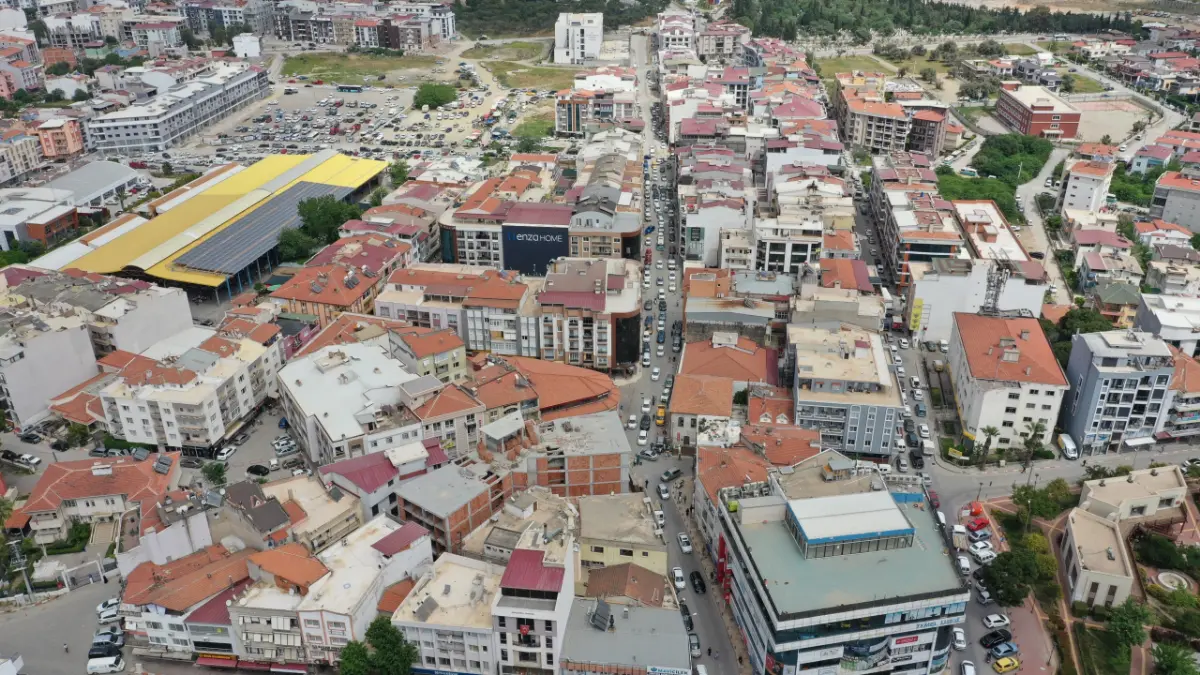‘Tam kapanma’da pazar yoğunluğu
