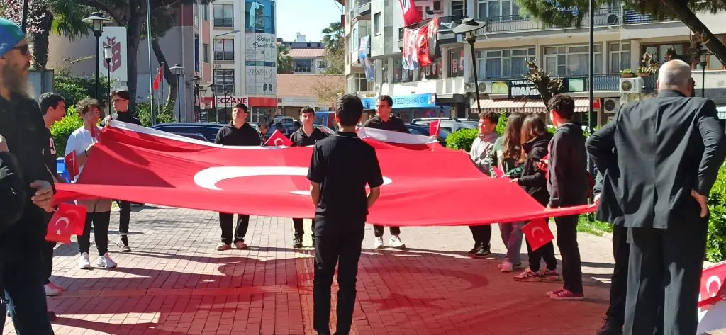 Ümit Özdağ Seferihisar’da coşkulu karşılandı