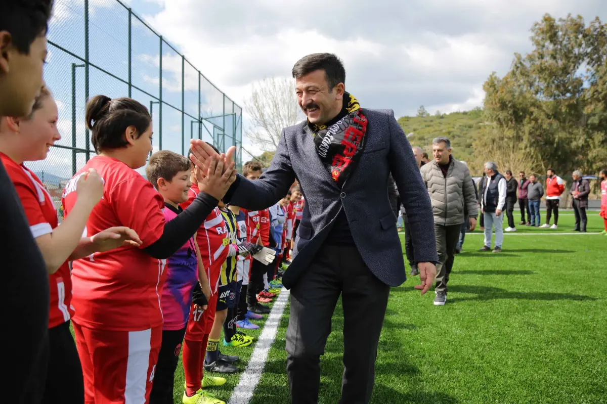 Ürkmez’in Şehit Osman Koç Stadyumu açıldı