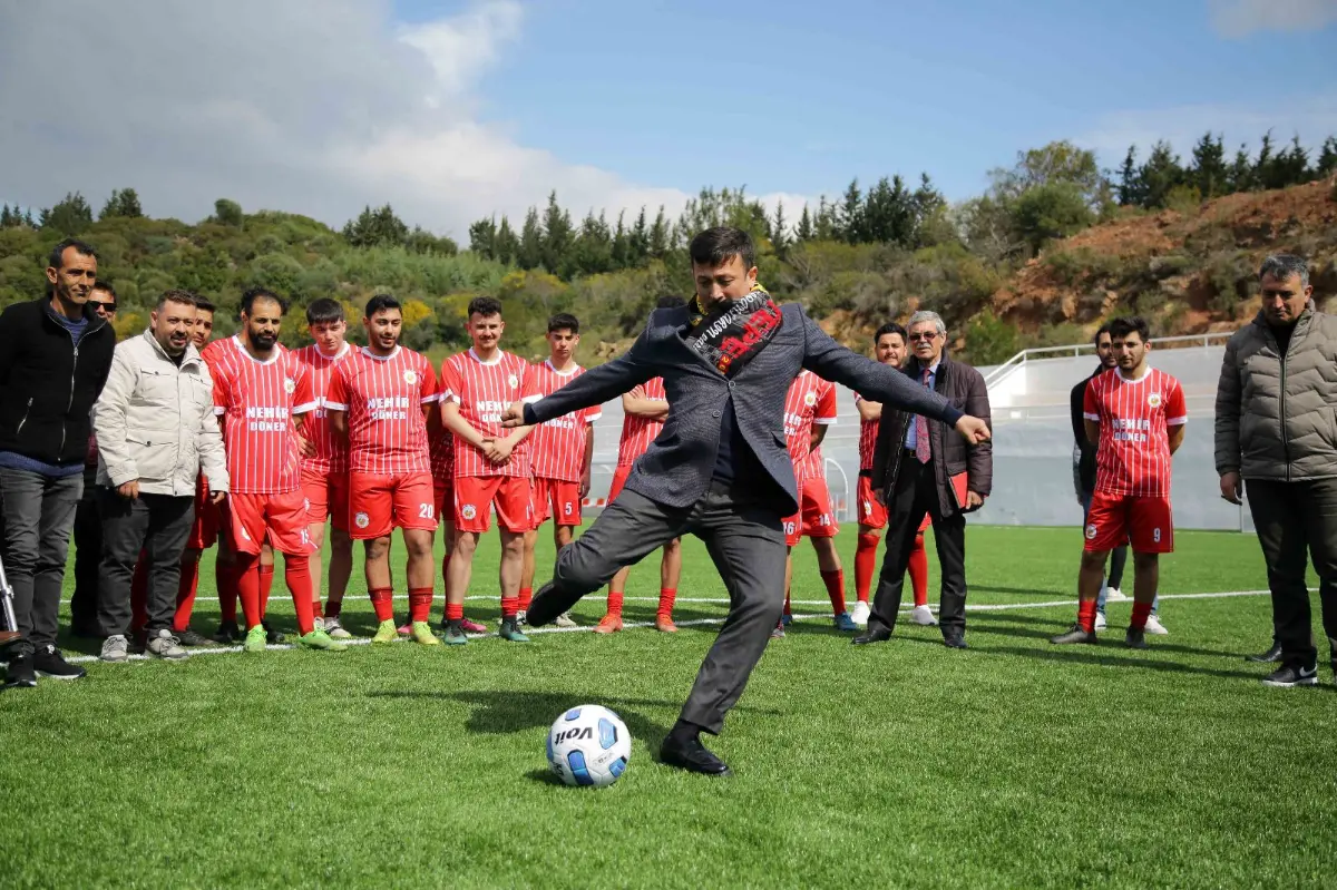Ürkmez’in Şehit Osman Koç Stadyumu açıldı