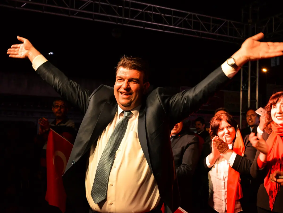 Yetişkin Ürkmez’le miting startını verdi
