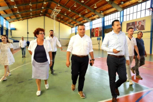 AK Partili Vekil Mahmut Atilla Kaya’dan Seferihisar Spor Salonu’nda inceleme
