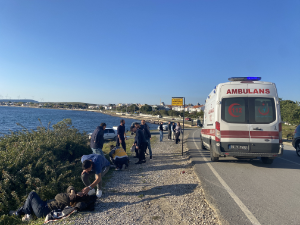 Akarca Caddesi’nde yürüyüş yapan yayalara araç çarptı: 2 yaralı