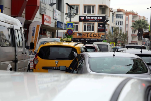 Başkan Aydın Seferihisar’daki otopark sorununu gündeme getirdi.