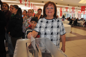 CHP Kadın kolları sandığa gitti