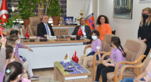 Minik öğrencilerden şoförler odasına ziyaret