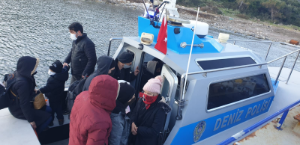 Ölüm kıyısındaki mültecileri Polis kurtardı