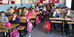 Polisten öğrencilere güvenli yaşam eğitimi