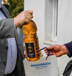 Seferihisar Belediyesi’nden her ay 2 litre zeytinyağı