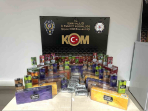 Seferihisar'a gönderilen kargodan binlerce kaçak ürün çıktı!