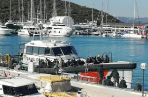 Seferihisar’da aralarında 1 Türk’ün de olduğu düzensiz göçmenler yakalandı