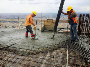 Seferihisar’da beton dökümü durduruldu