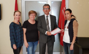 Tayfun İlhan adaylık dosyasını teslim etti.