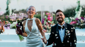 Törenle dünya evine girdi