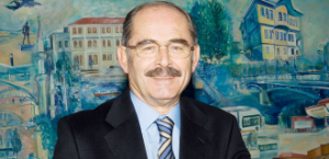 Yılmaz Büyükerşen’den Tunç Soyer’e büyük onur
